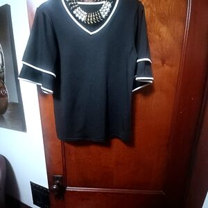 ELEGANT WOMEN'S BLACK TOP W/WHITE TRIM-(NWOT)